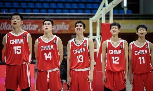 媒体人：中国篮球复兴不仅停留在成年国家队 各梯队都有不错苗子