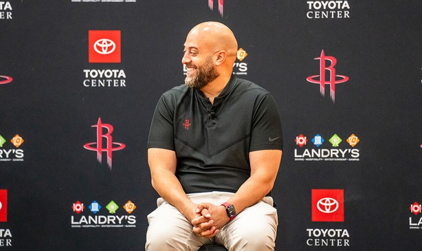 斯通：申京不仅打得极具统治力 身体状态也很出色