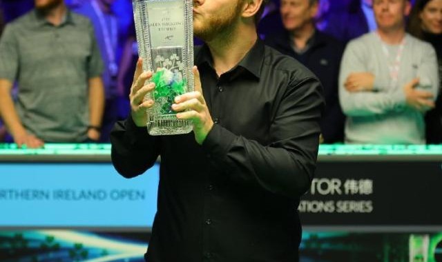 九游首页-北爱赛艾伦卫冕 周跃龙三次冲击排名赛首冠失利